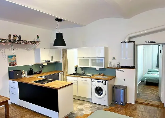 2-bedroom With Small Courtyard - Center