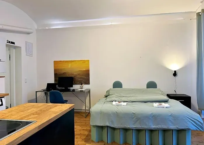 2-bedroom With Small Courtyard - Center * וינה