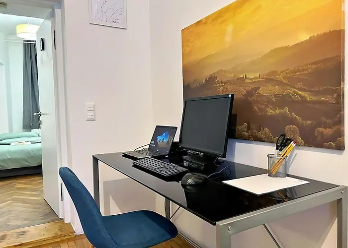 דירה 2-bedroom With Small Courtyard - Center